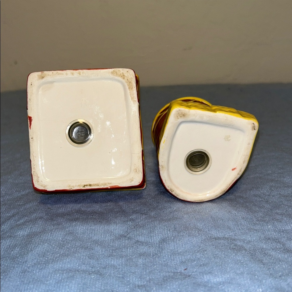 2002 Gibson The John Deere 'On The Farm' Ceramic Salt & Pepper Shaker Set - Picture 7 of 14